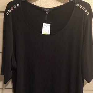 Top with short sleeves.